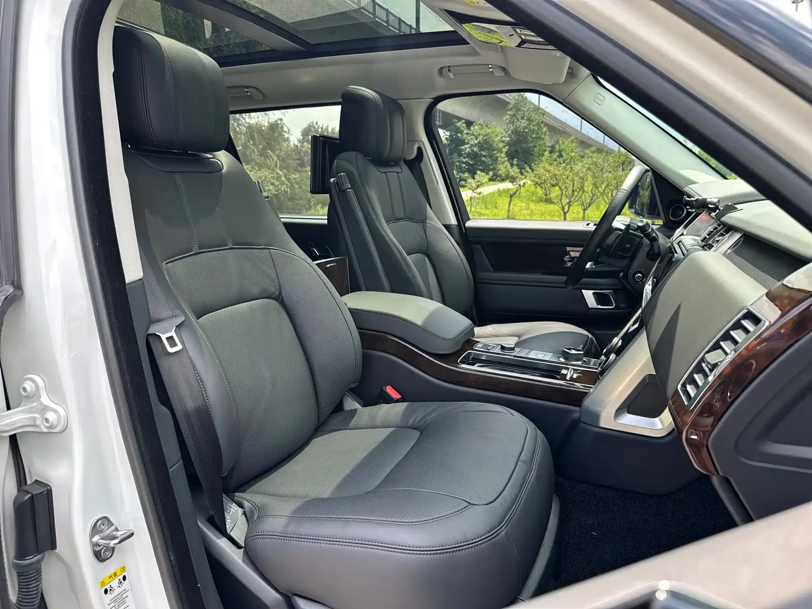 Photo 13 - Land Rover Range Rover