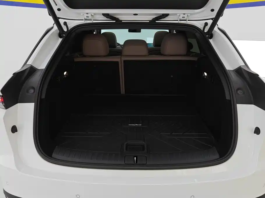 Фото 4 - Li Auto i6