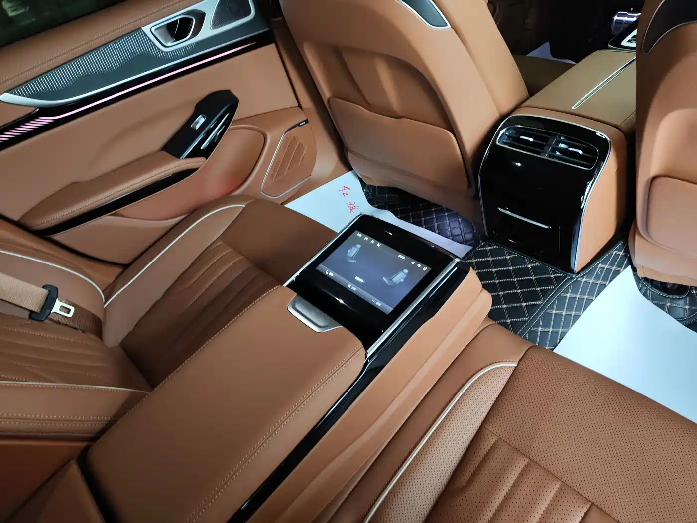 Hongqi H9 2025 2.0T 2WD Qixiang Luxury Business Edition 5-seater фото 10