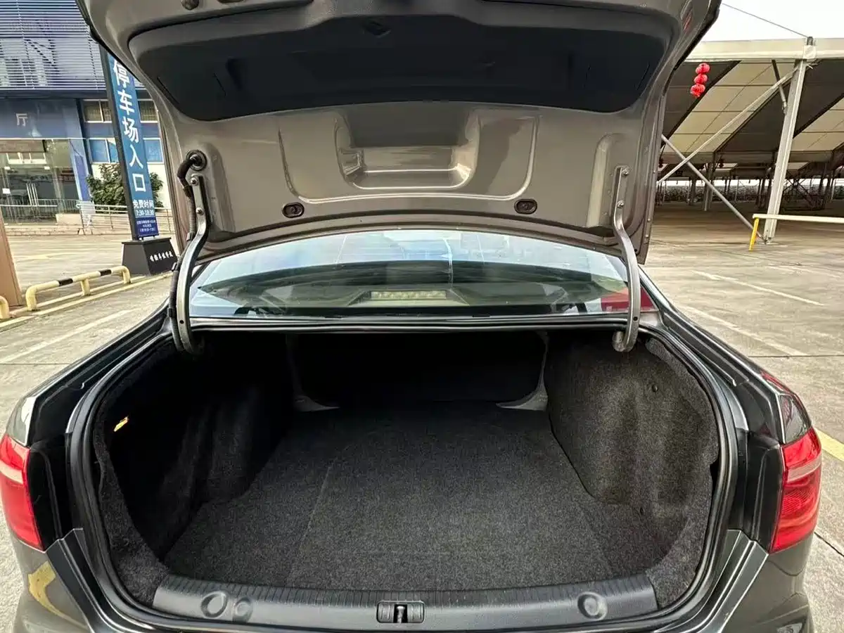 Volkswagen Lavida 2013 Facelift Classic 1.6L Automatic Trend фото 14