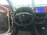 Photo 11 - Peugeot 2008