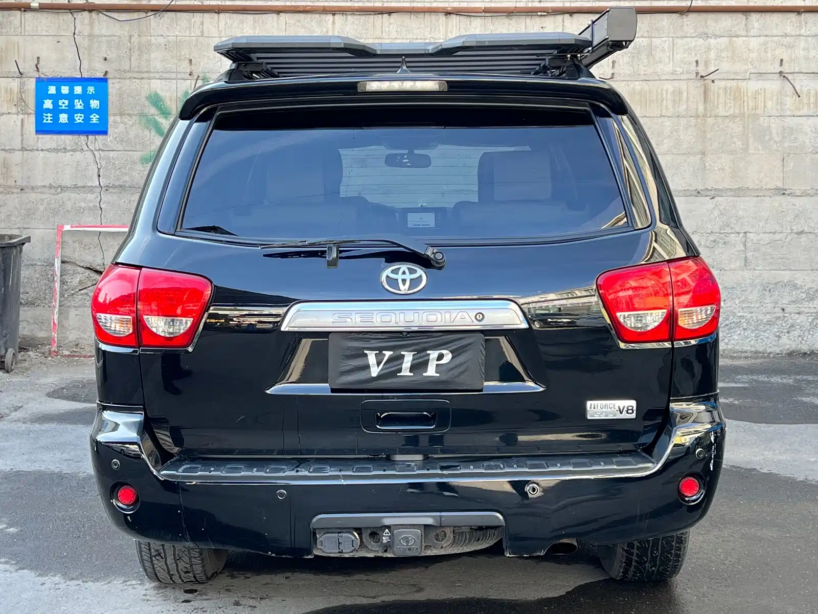 Photo 7 - Toyota Sequoia