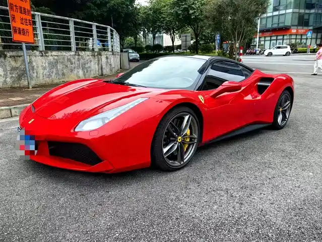FERRARI 488