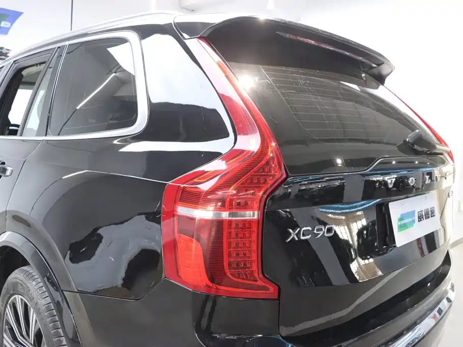 Фото 32 - Volvo XC90