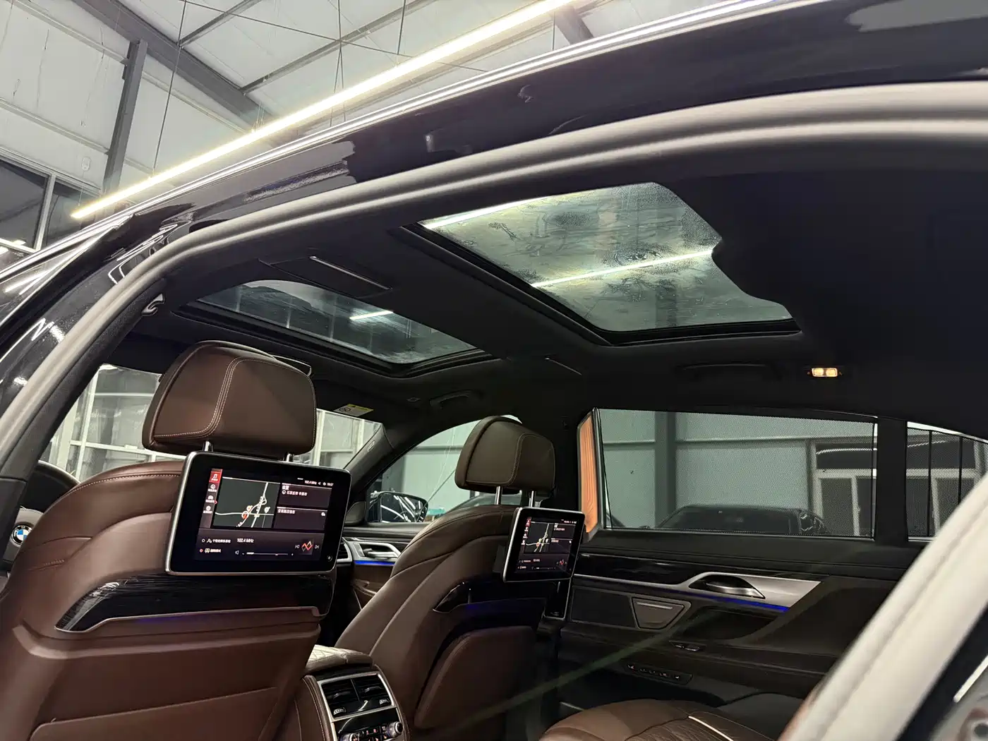 BMW 7 Series 2022 740Li Exclusive M Sport Package фото 11