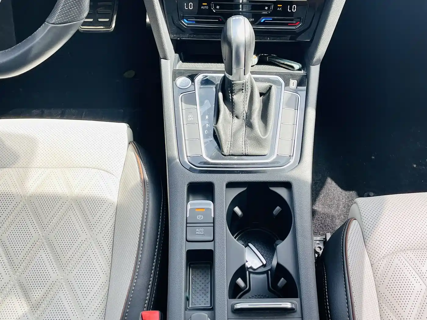 Volkswagen Magotan 2023 Model 2 Million Commemorative Edition 330TSI DSG Luxury фото 12