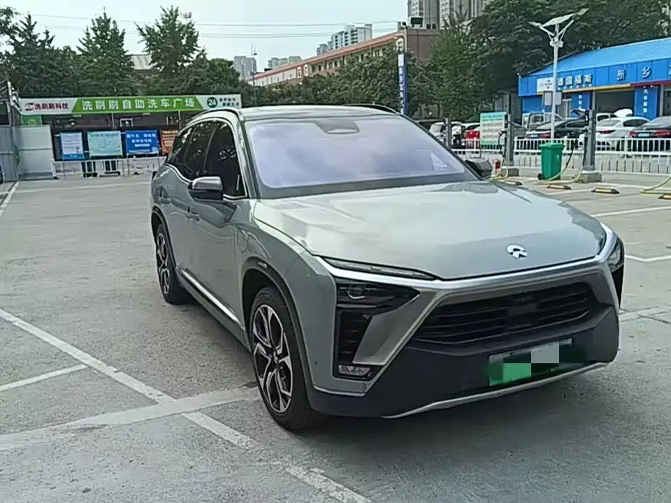 Фото 2 - NIO ES8