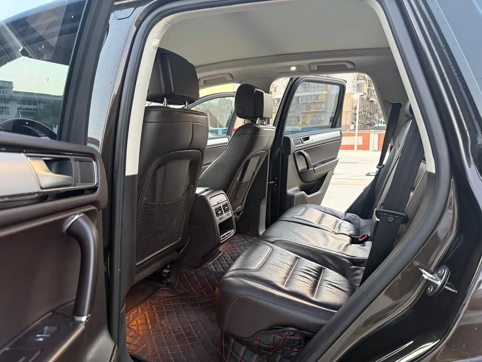 Фото 8 - Volkswagen Touareg