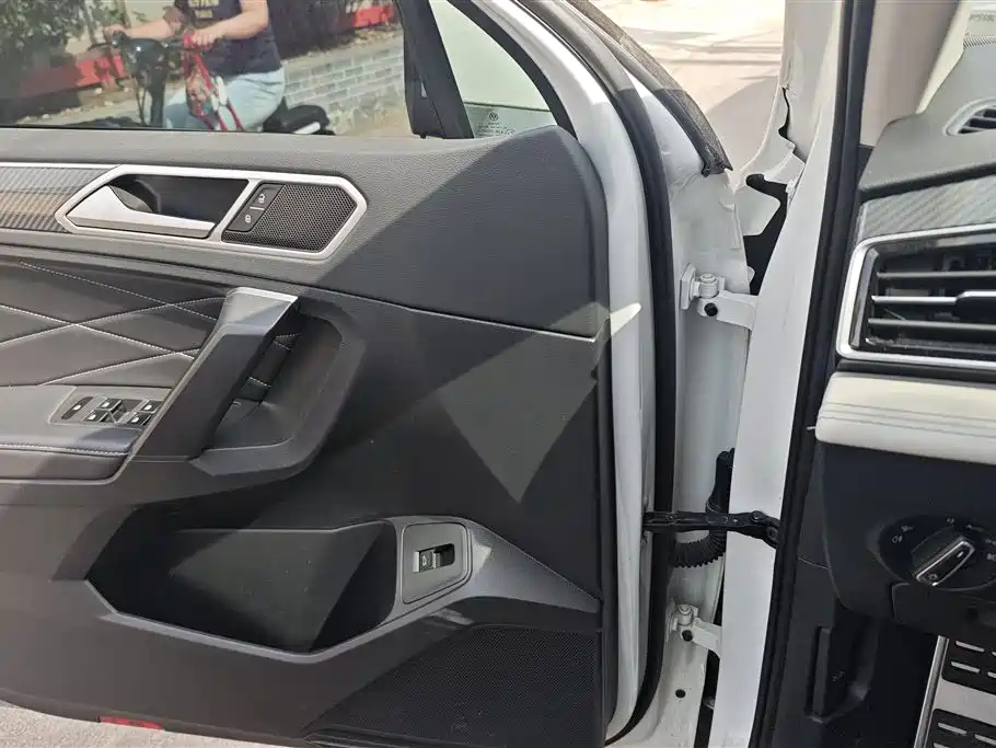 Volkswagen Tiguan L 2023 Facelift 330TSI Auto FWD R-Line Premium фото 6
