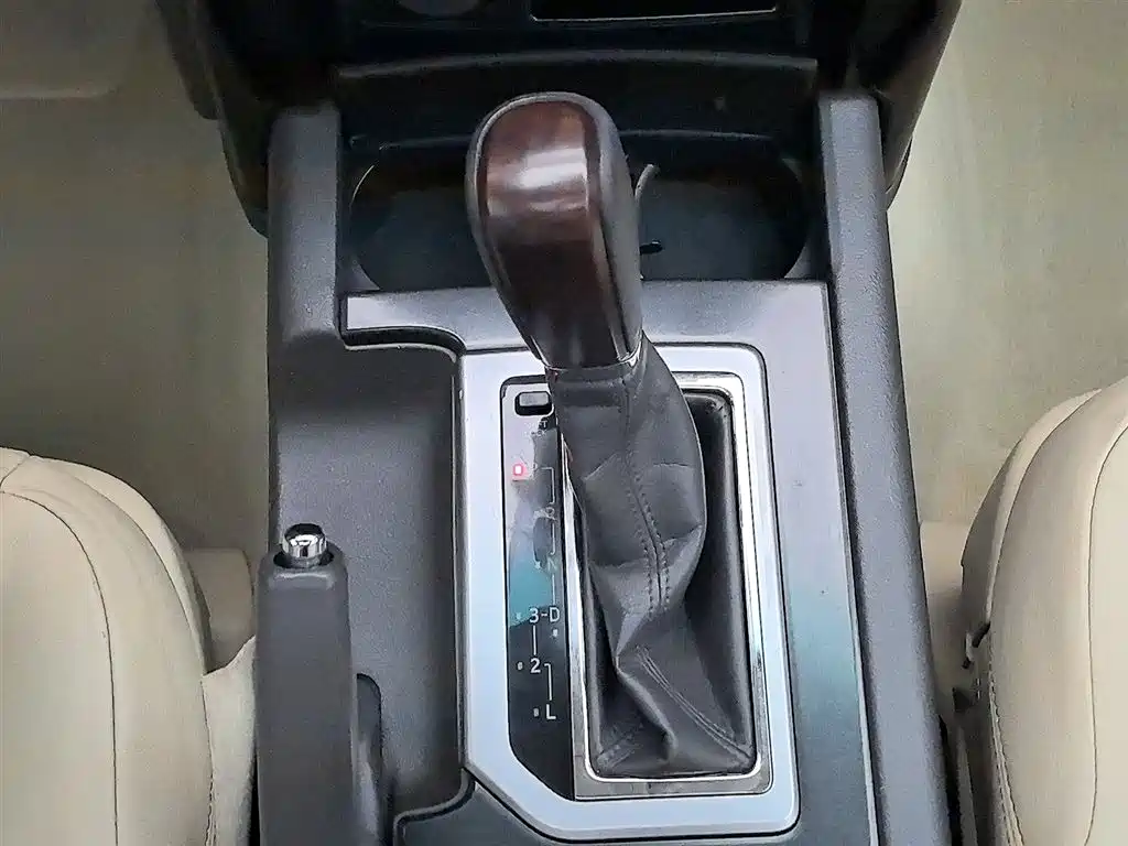 Toyota Prado 2015 2.7L Automatic Standard фото 13