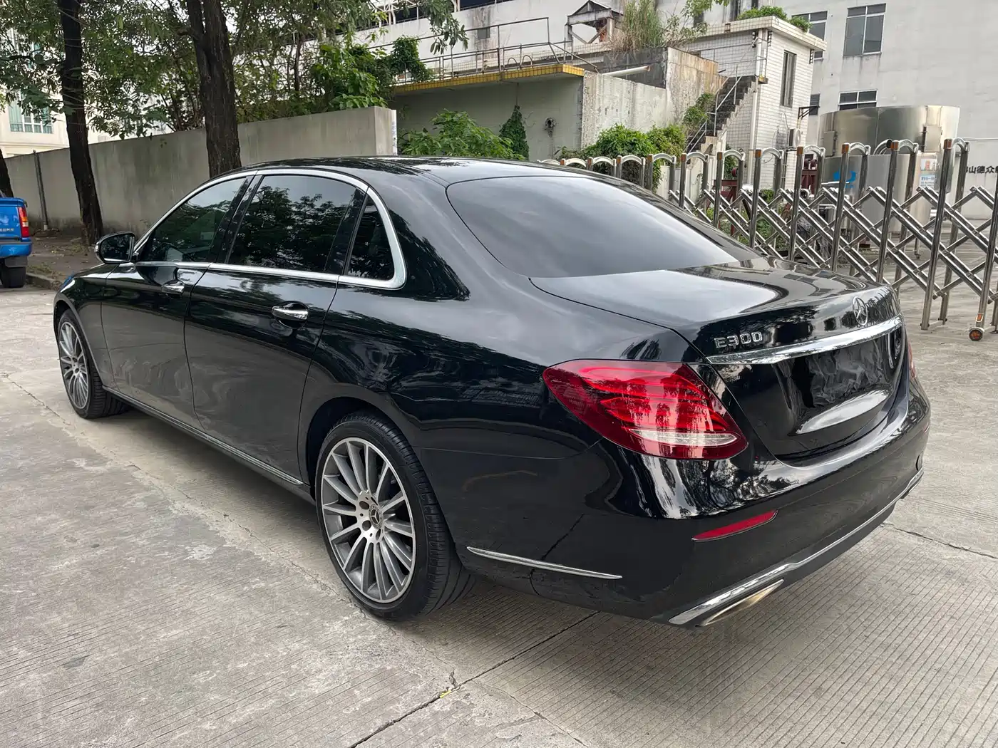 Mercedes-Benz E-Class 2018 E 300 L Luxury фото 9