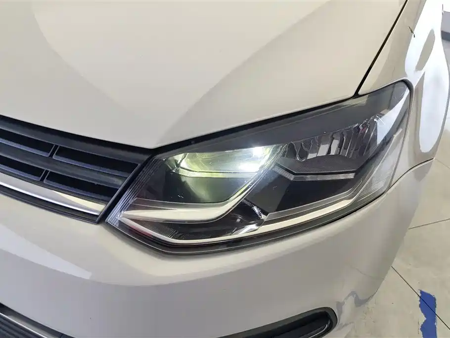 Volkswagen Polo 2014 1.4L Automatic Comfort Edition фото 5