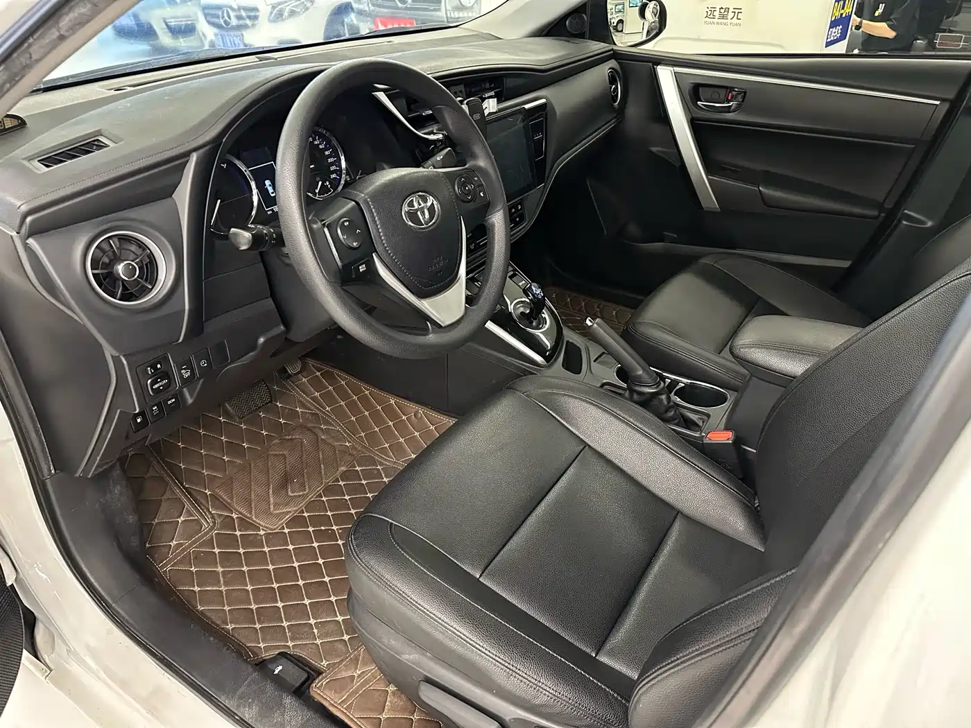 Toyota Corolla Twin Engine E+ 2019 1.8L E-CVT Leading Edition фото 8
