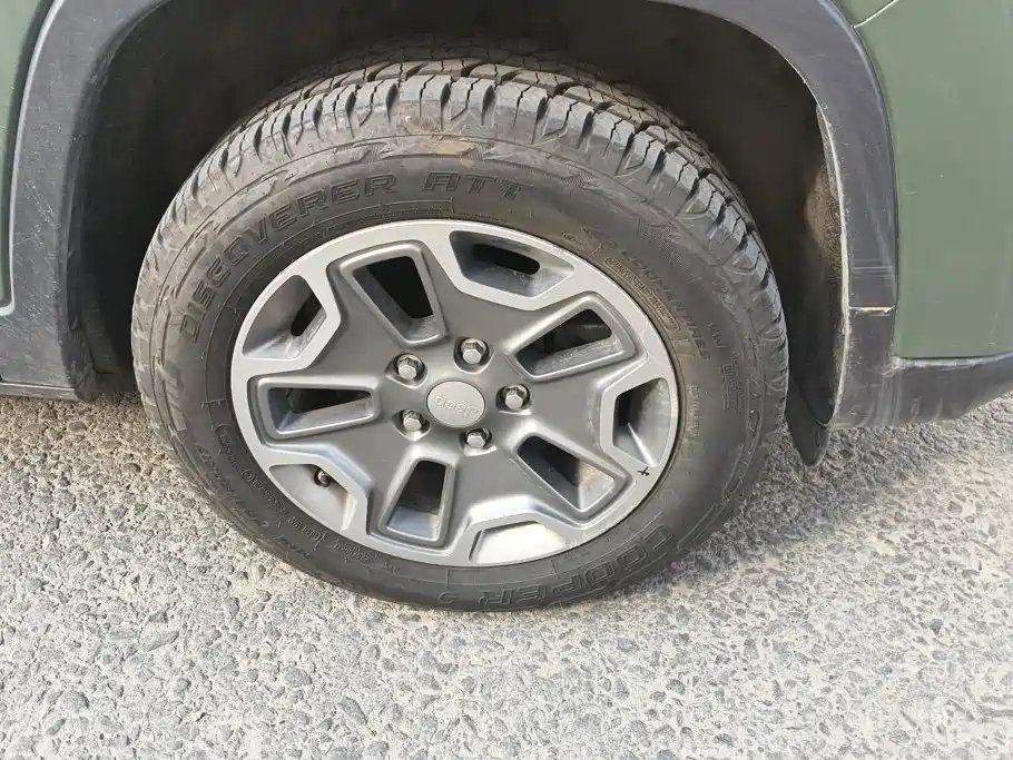 Фото 6 - Jeep Cherokee
