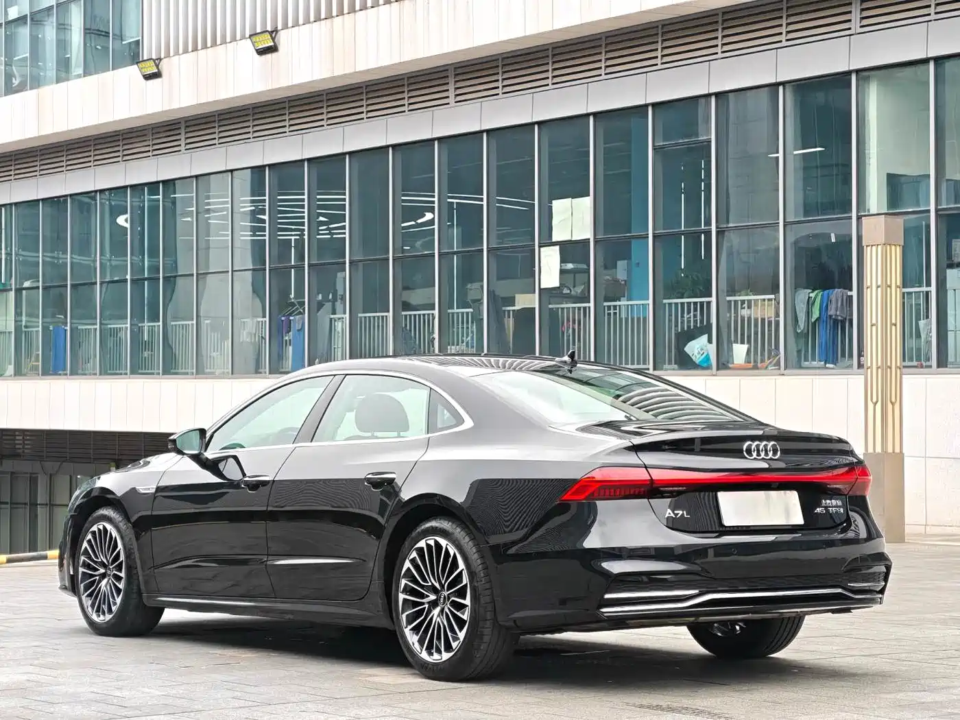 Audi A7L 2025 Model Year 45 TFSI Luxury фото 16