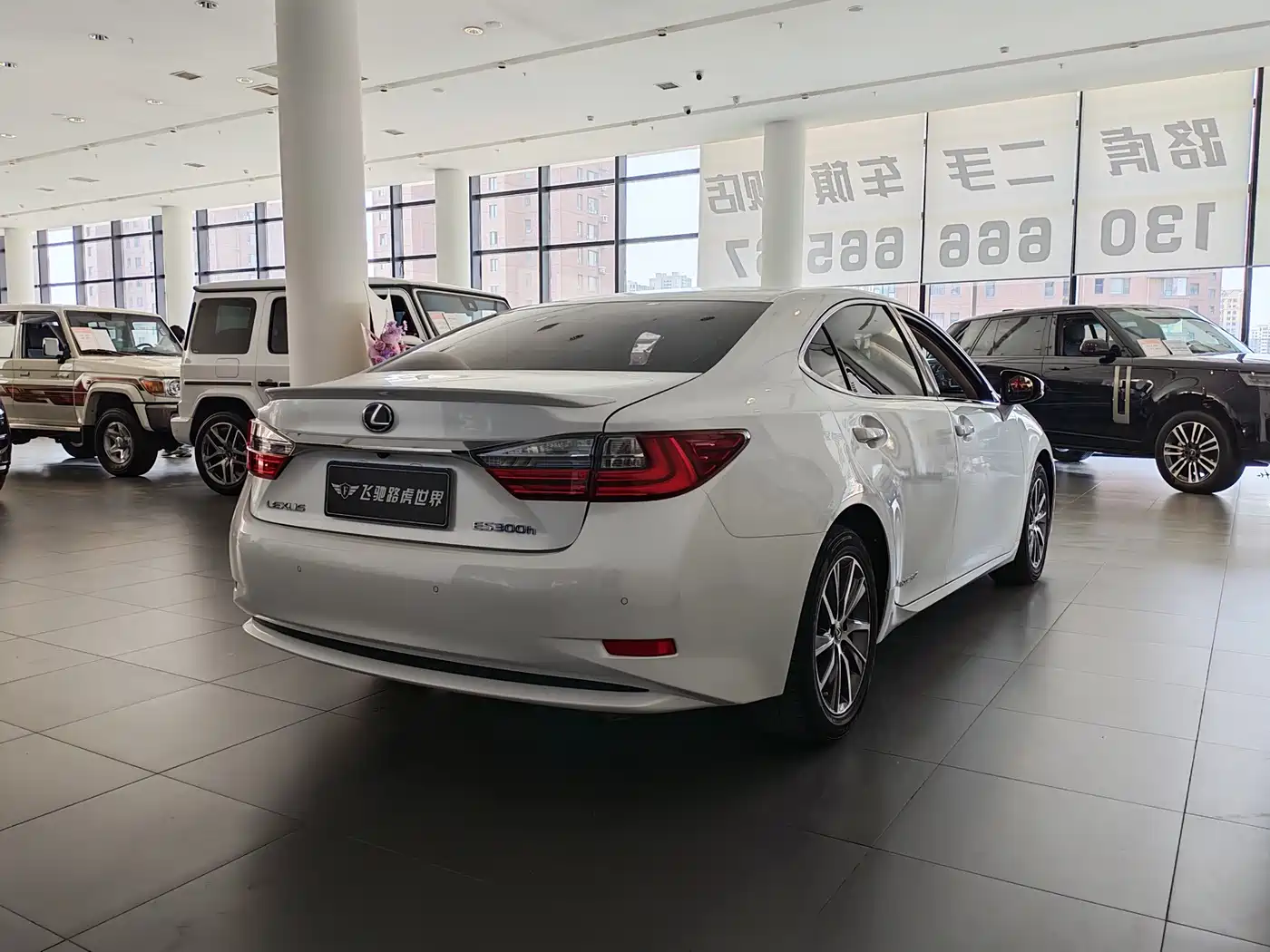 Lexus ES 2017 300h Mark Levinson Comfort Edition фото 18