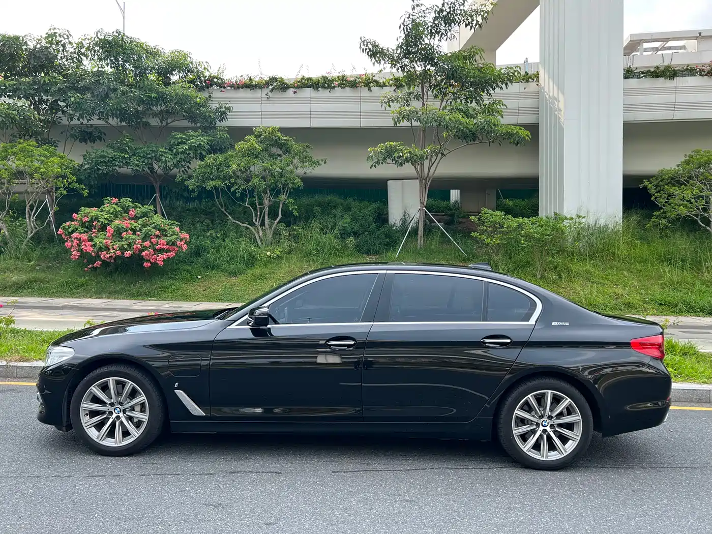 BMW 5 Series New Energy 2019 530Le Luxury Package фото 7