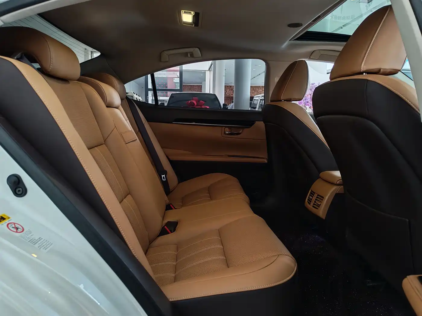 Lexus ES 2017 300h Mark Levinson Comfort Edition фото 14