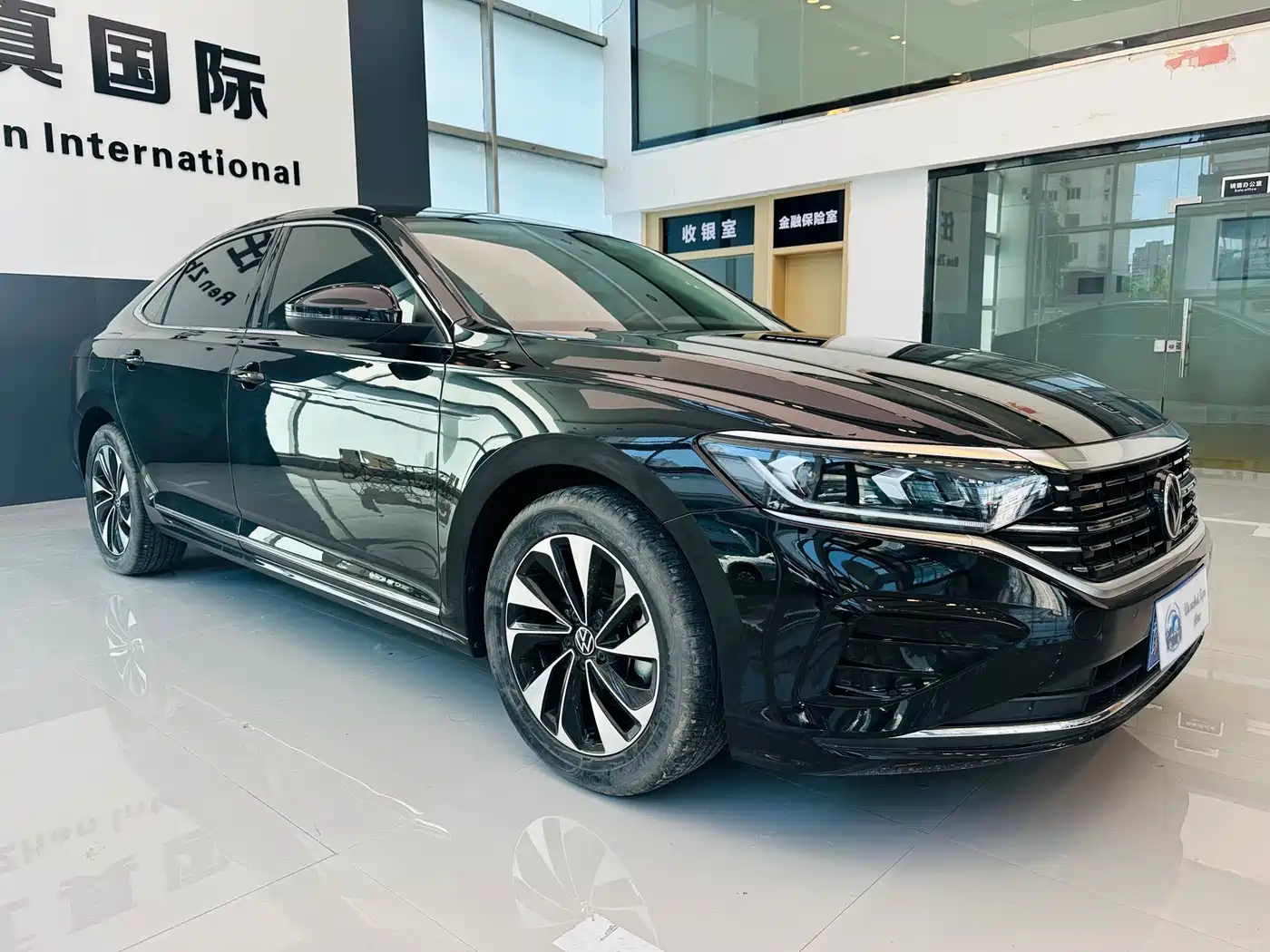 Volkswagen Passat 2022 280TSI Elite Edition фото 3