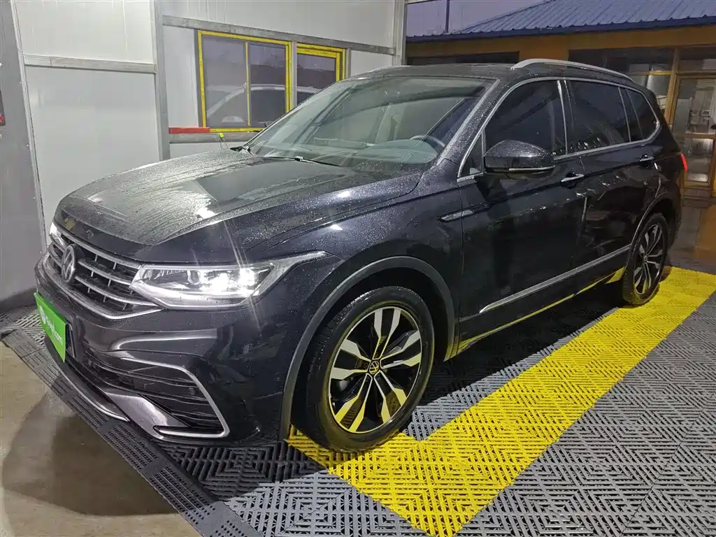 Volkswagen Tiguan L 2024 330TSI Automatic 2WD R-Line Premium Enjoyment Edition фото 2