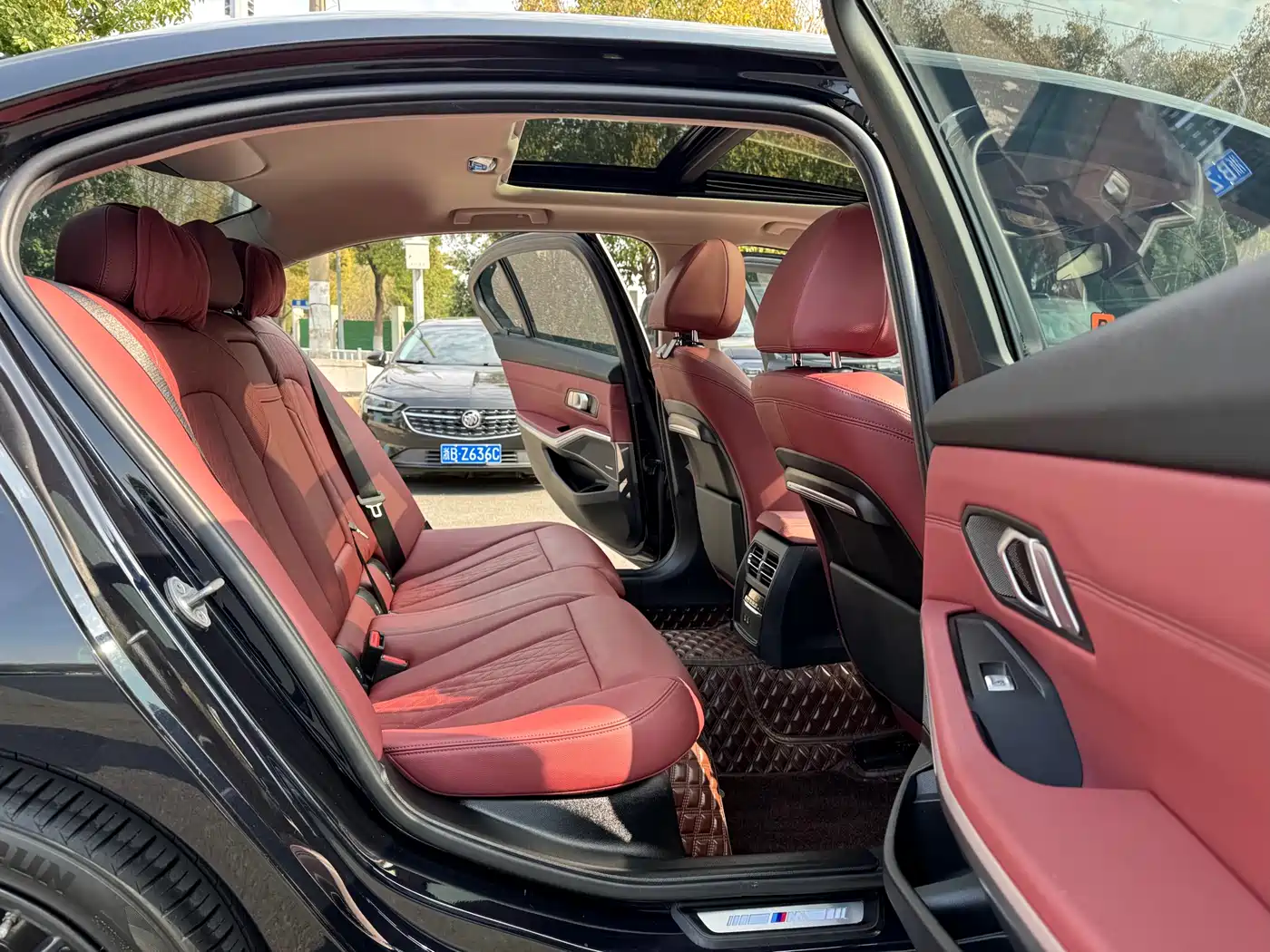 BMW 3 Series 2022 325Li M Sport Shadow Edition фото 15