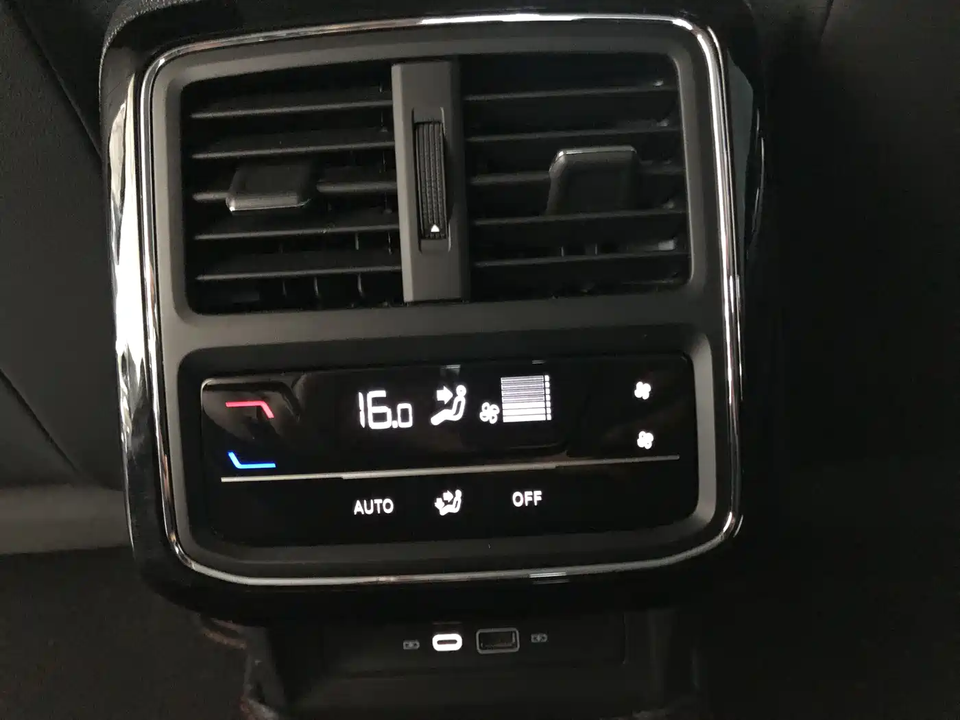 Volkswagen Passat 2023 280TSI Starlight Elite Edition фото 9