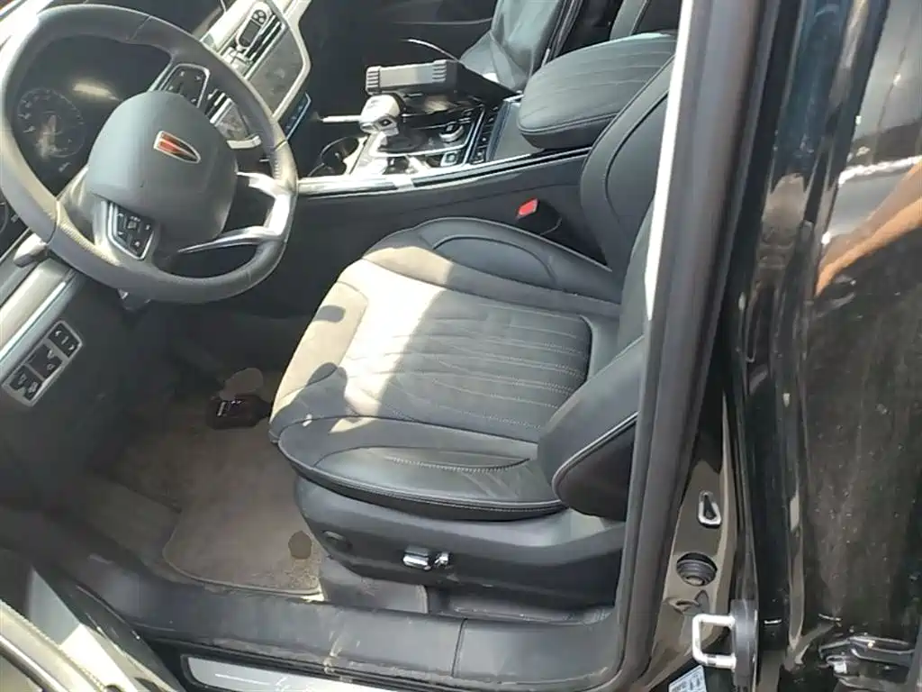 Hongqi HS5 2022 Facelift 2.0T Smart Flag Enjoyment Edition фото 15