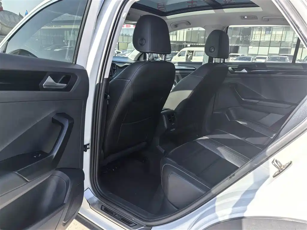 Volkswagen T-ROC 2018 280TSI DSG 2WD Comfort (China V) фото 6