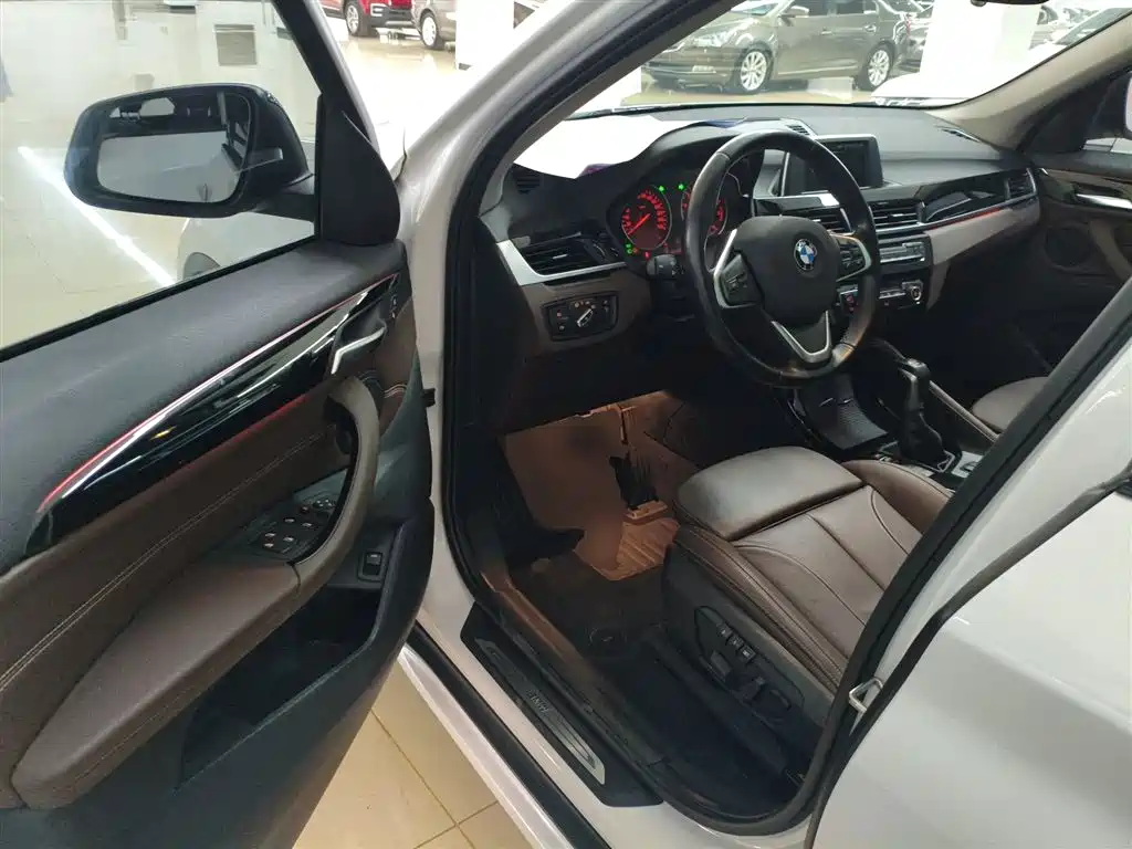 BMW X1 2018 sDrive18Li Premium Model фото 12