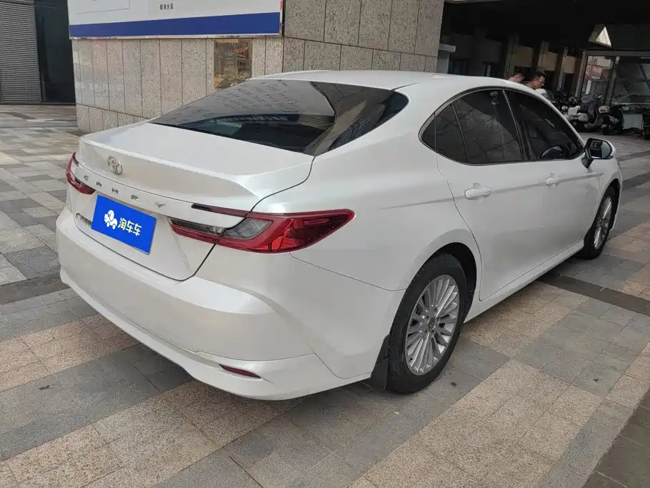 Фото 3 - Toyota Camry