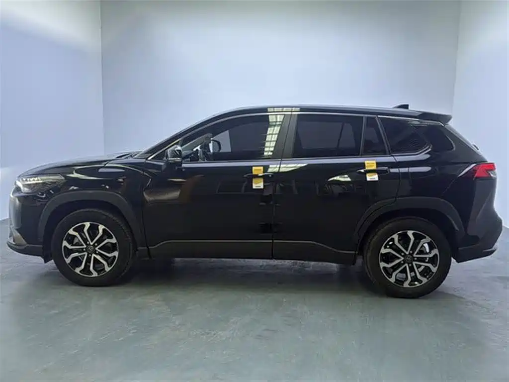 Toyota Frontlander 2023 2.0L CVT Luxury Edition фото 22