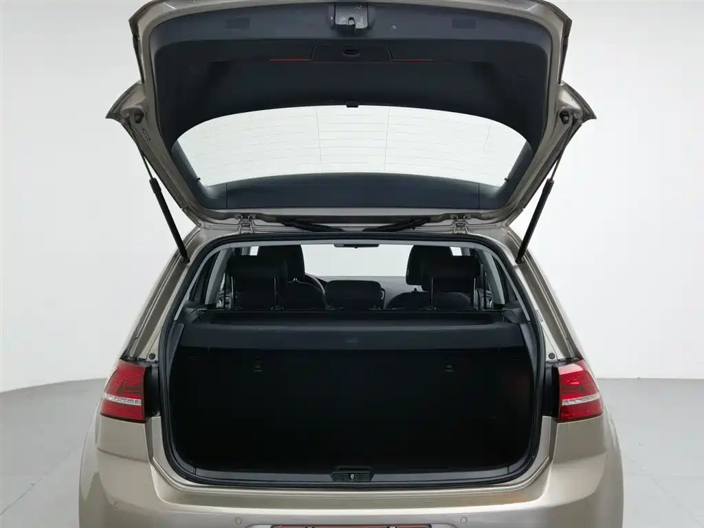 Volkswagen Golf 2016 1.6L Automatic Fashion фото 16