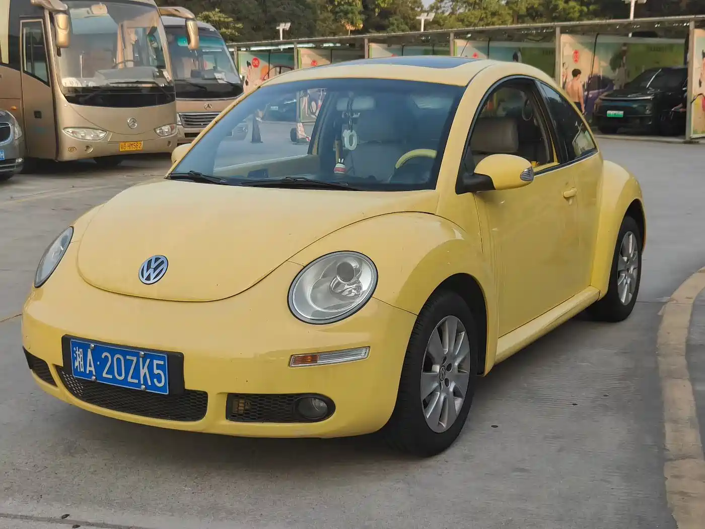 Volkswagen Beetle 2010 Model 2.0 BlackOrange Comfort Edition
