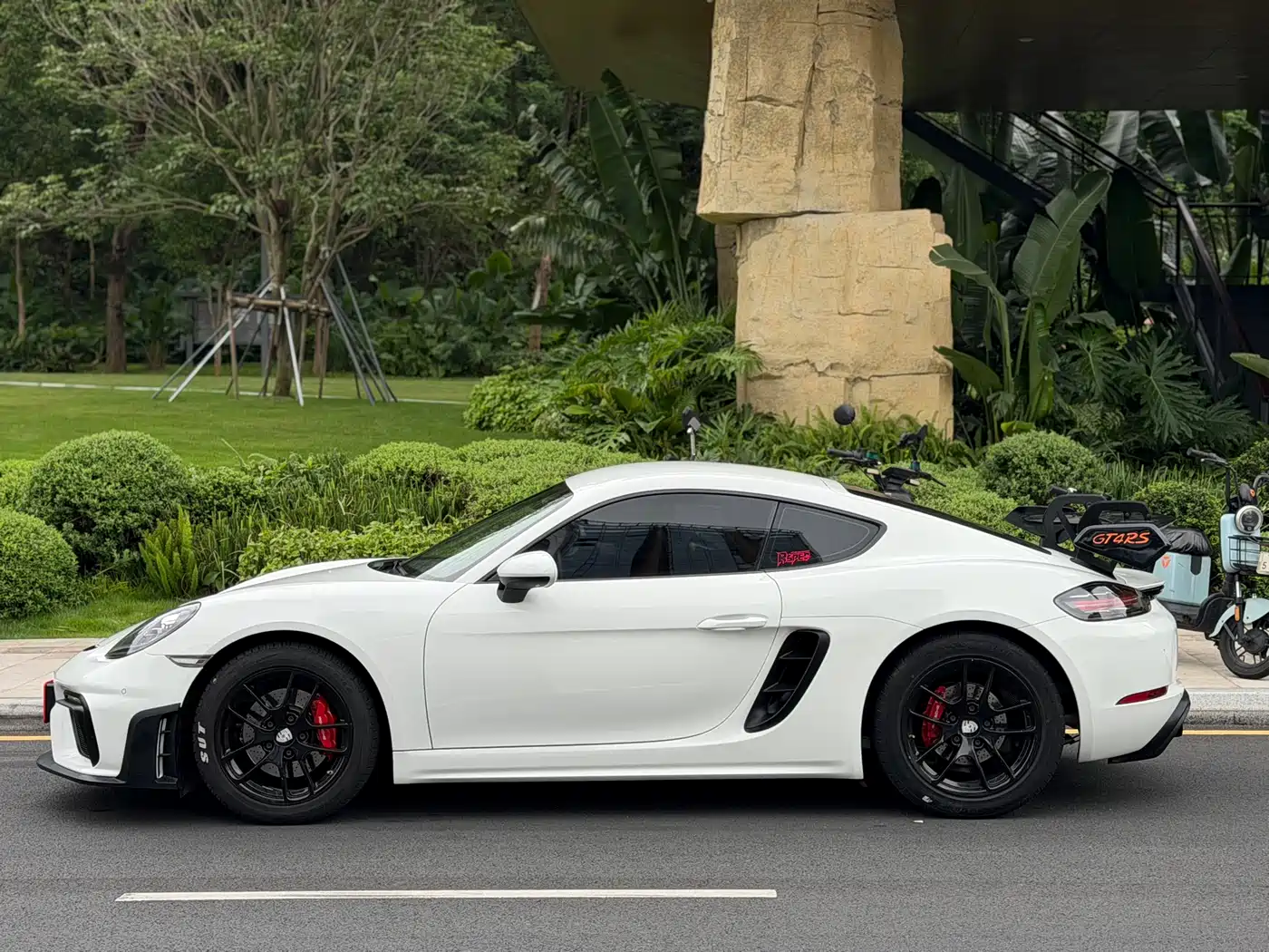 Porsche 718 2016 Cayman 2.0T фото 3