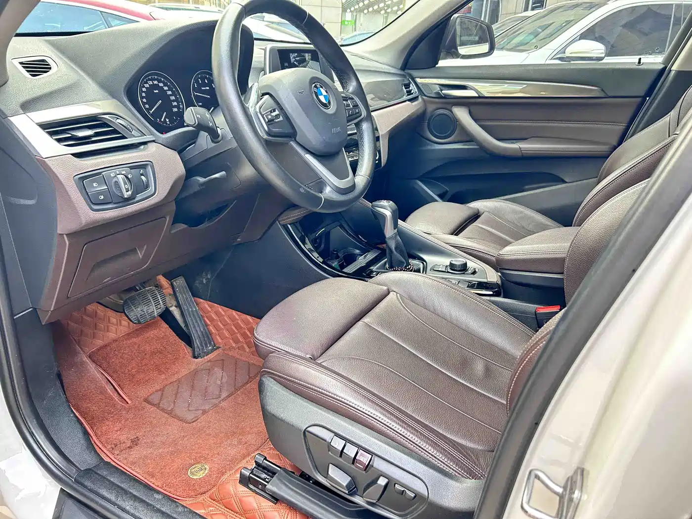 BMW X1 2019 sDrive18Li Premium Model фото 10