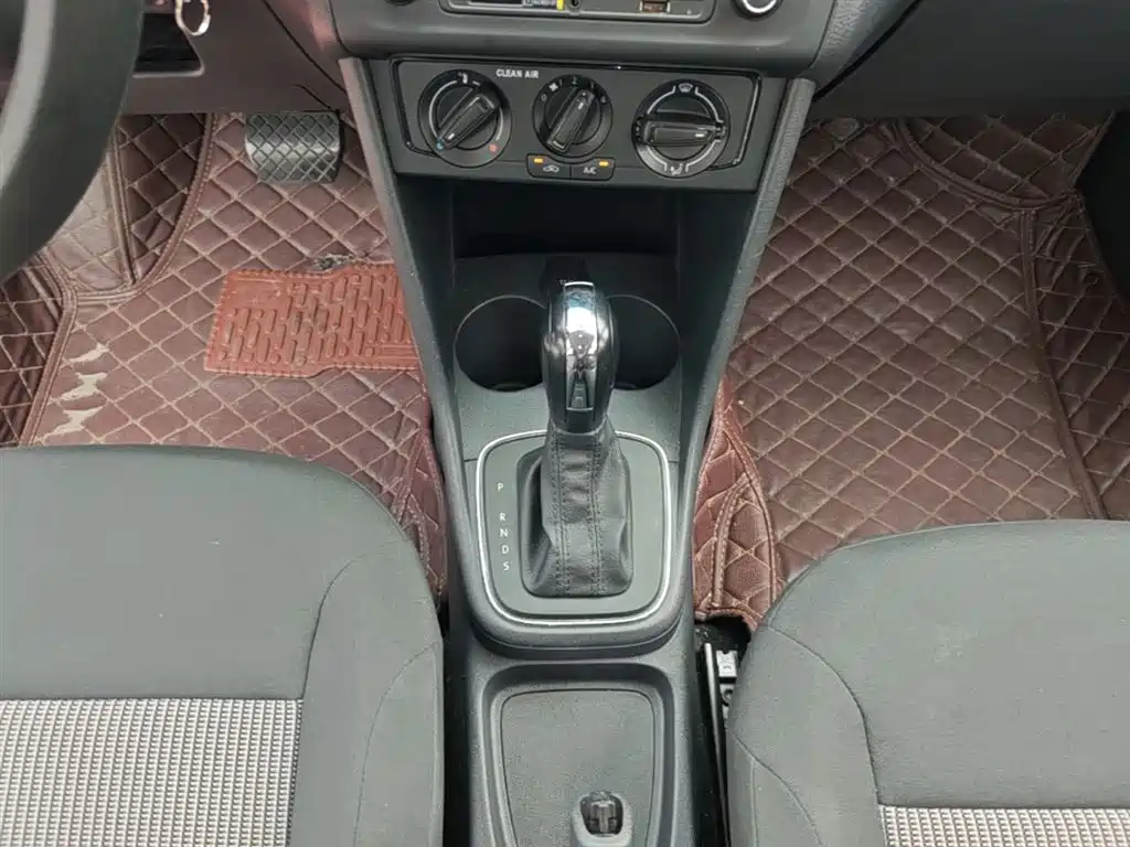 Volkswagen Polo 2016 1.4L Automatic Trend фото 14