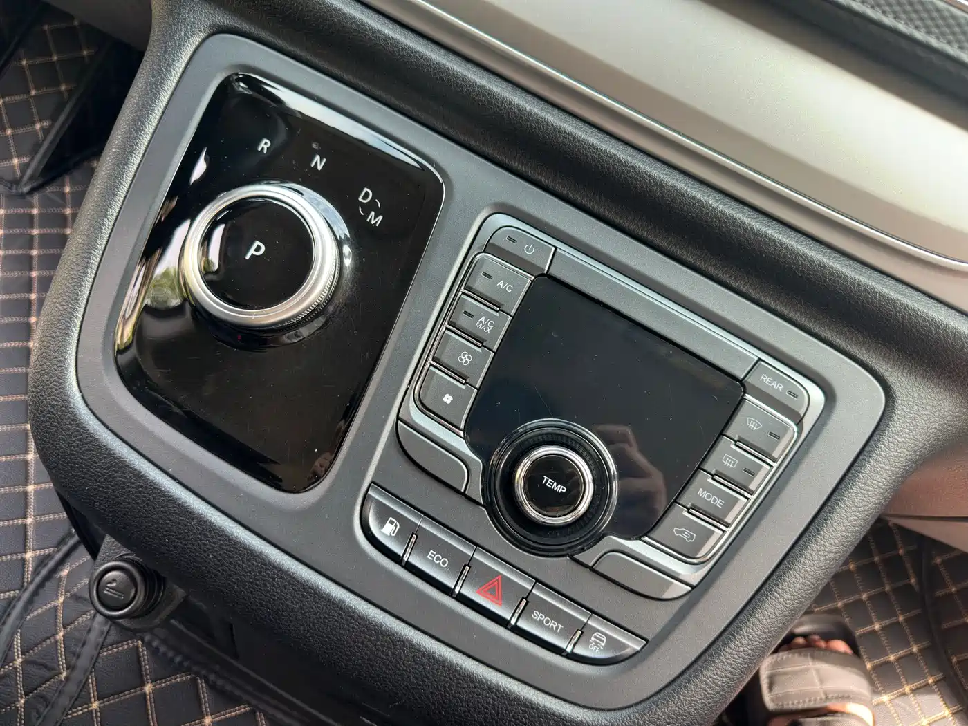 SAIC Maxus Maxus G20 2023 2023 PLUS 2.0T Gasoline Automatic Luxury Edition