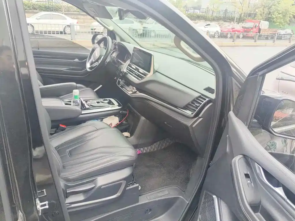 SAIC Maxus Maxus G20 2021 2021 PLUS 2.0T Gasoline Automatic Luxury Edition