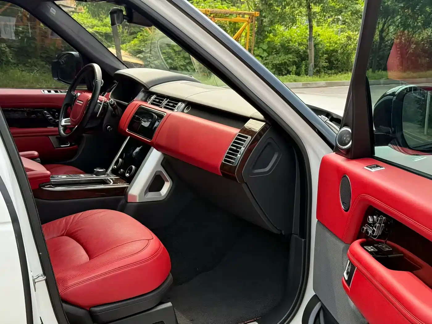 Land Rover Range Rover 2020 3.0 L6 Supreme Creation Extended Version фото 5