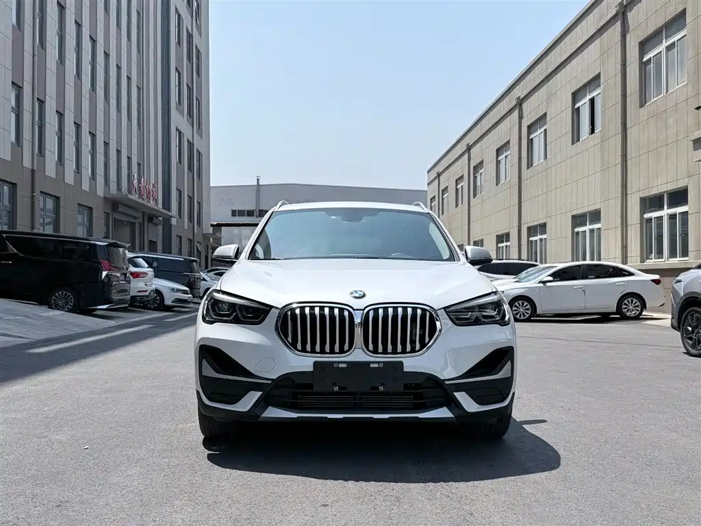 BMW X1 2022 sDrive20Li Fashion фото 2
