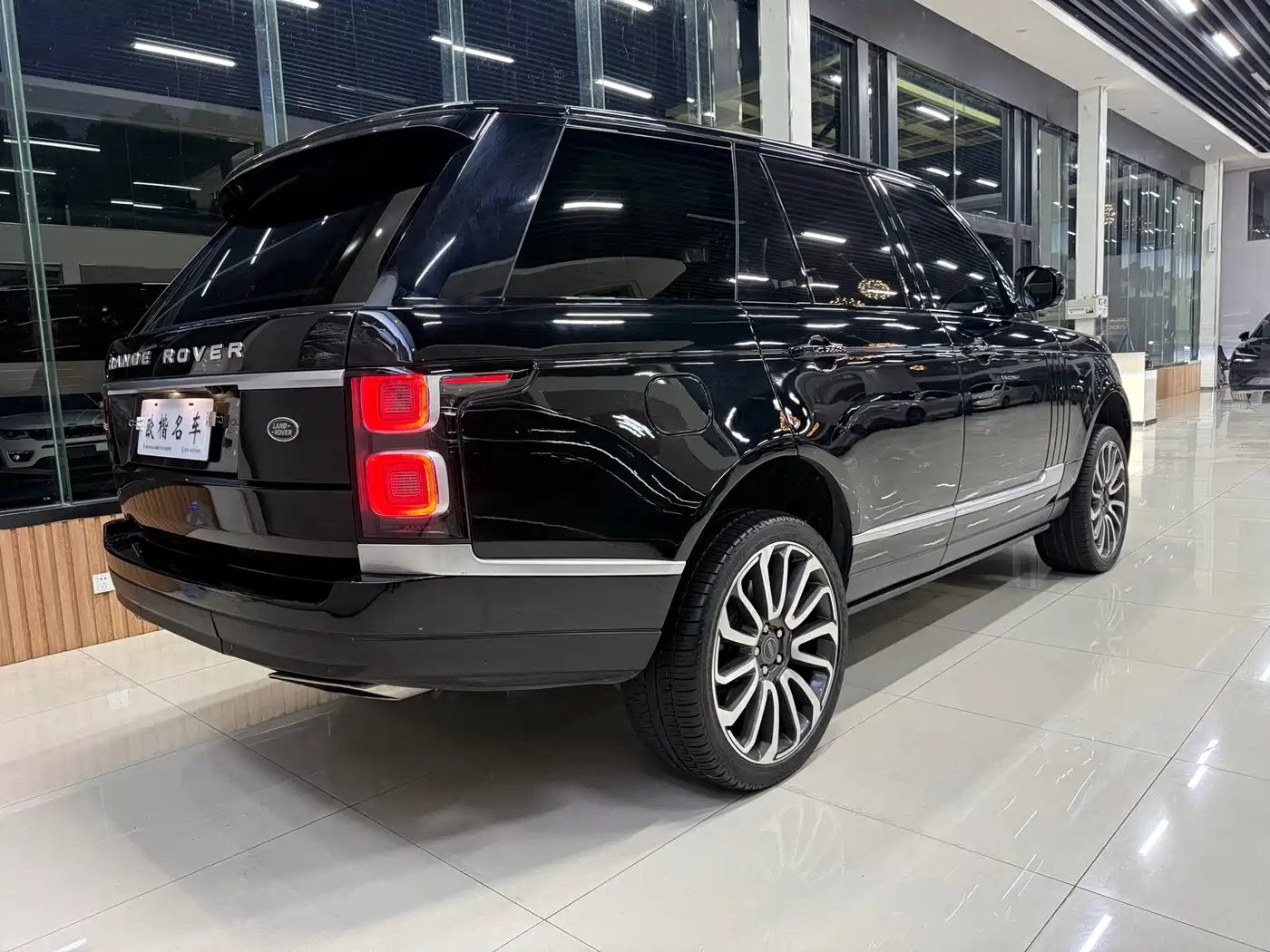 Land Rover Range Rover 2015 3.0 TDV6 Vogue фото 6