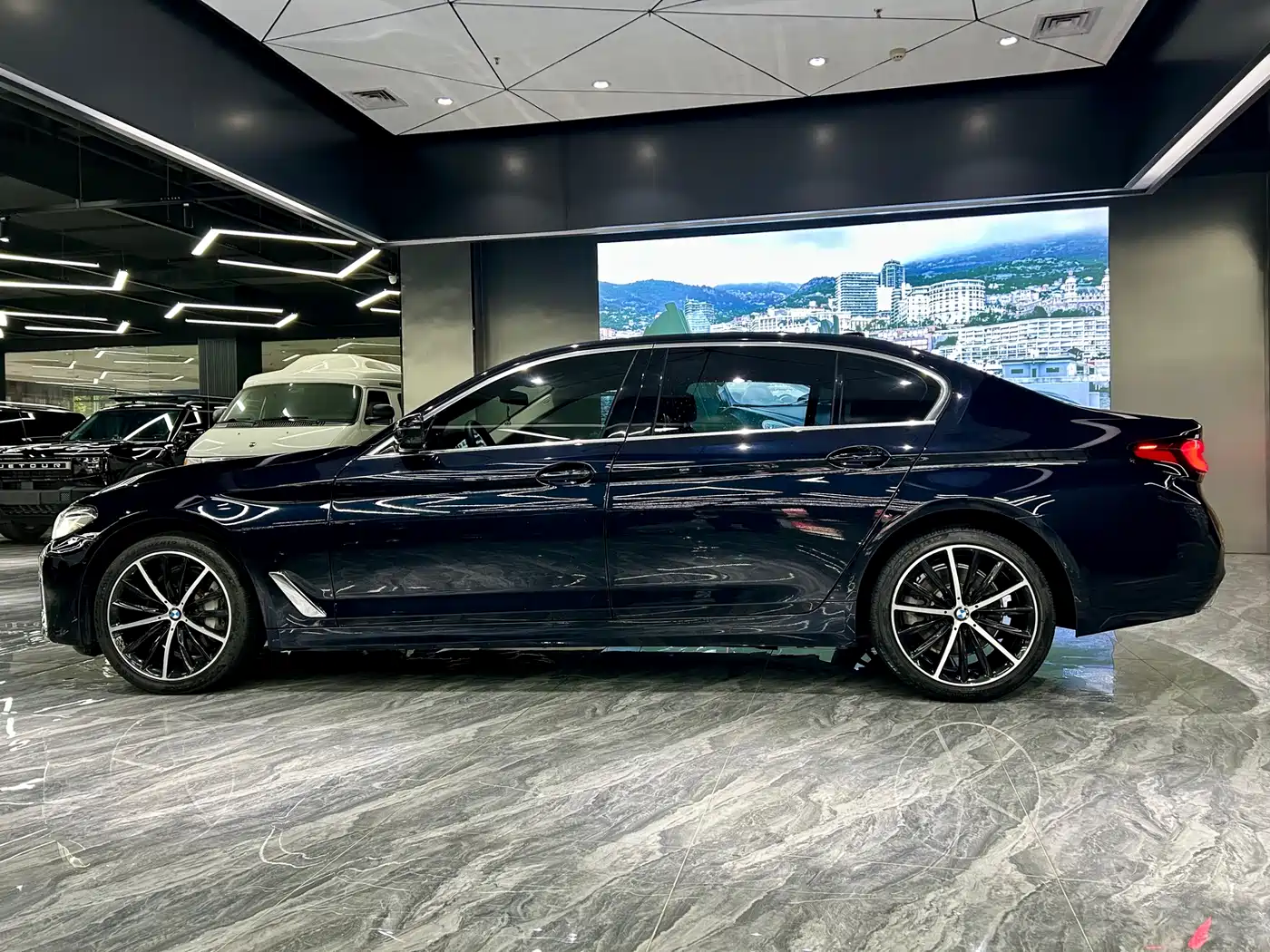 BMW 5 Series 2021 530Li Premium Luxury Package фото 8