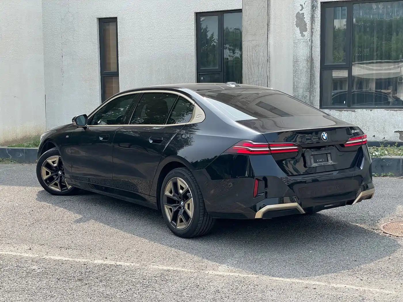 BMW 5 Series 2024 530Li Leading M Sport Package фото 4
