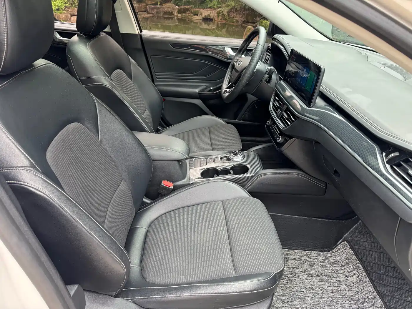 Ford Focus 2022 2021 Hatchback EcoBoost 180 Auto Trend