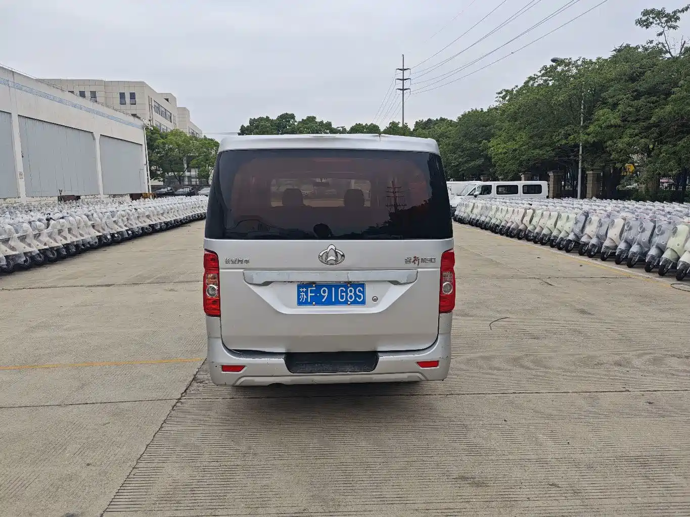 Changan Kaicheng Changan Ruixing M90 2022 2021 2.0L Standard Flat Roof Tailgate 6-seater LJ481Q6