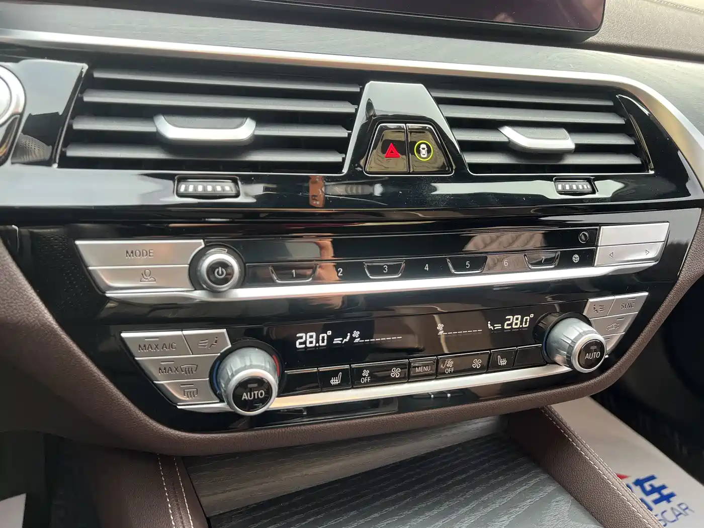BMW 5 Series 2023 530Li xDrive M Sport Package фото 12