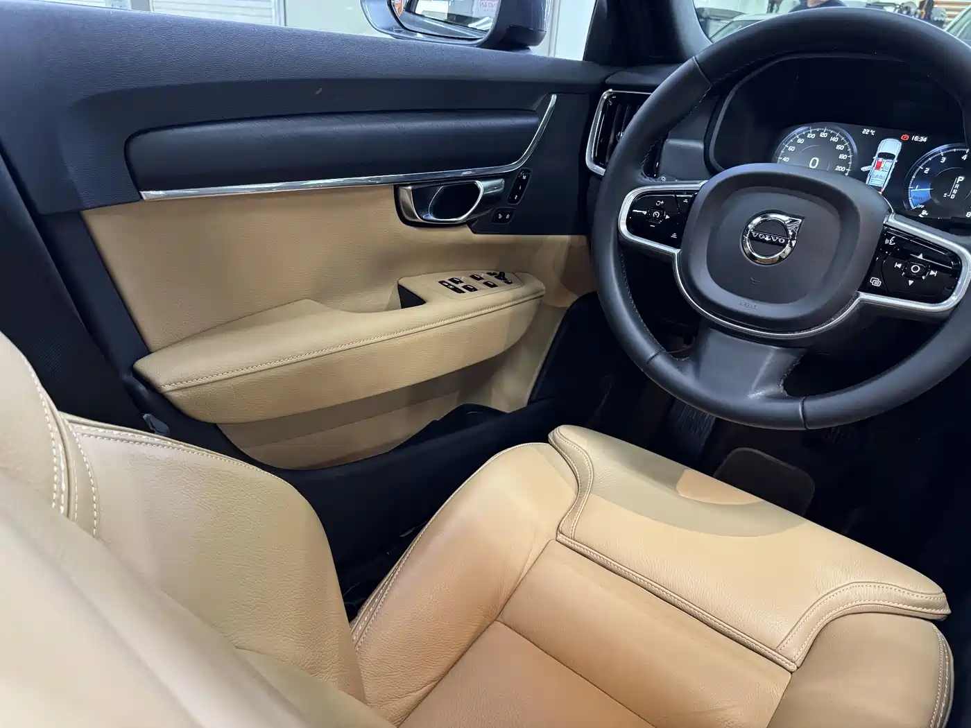 Фото 11 - Volvo V90
