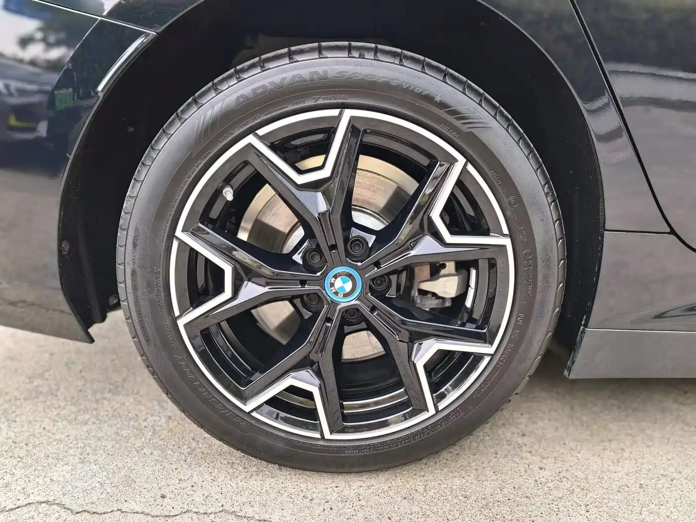 BMW i3 2024 eDrive 40 L Night Sport Package фото 15