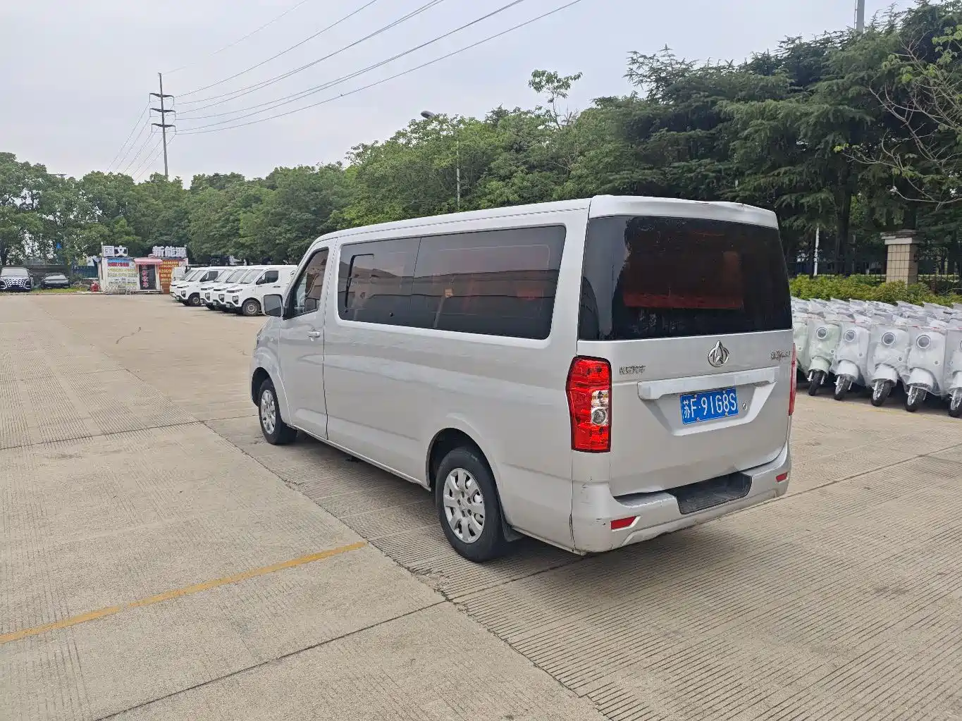 Changan Kaicheng Changan Ruixing M90 2022 2021 2.0L Standard Flat Roof Tailgate 6-seater LJ481Q6