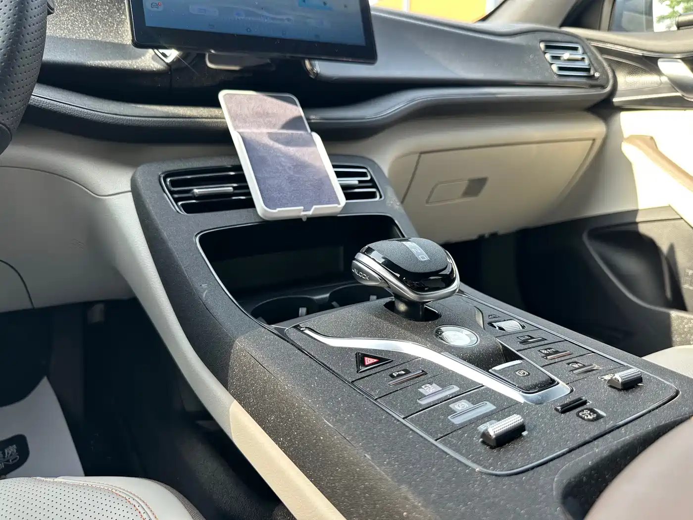 BYD Qin PLUS 2024 Glory Edition DM-i 55KM Leading фото 6